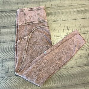 Lululemon Fast and Free High-Rise Tight in Ice Wash Brown Earth Size 8